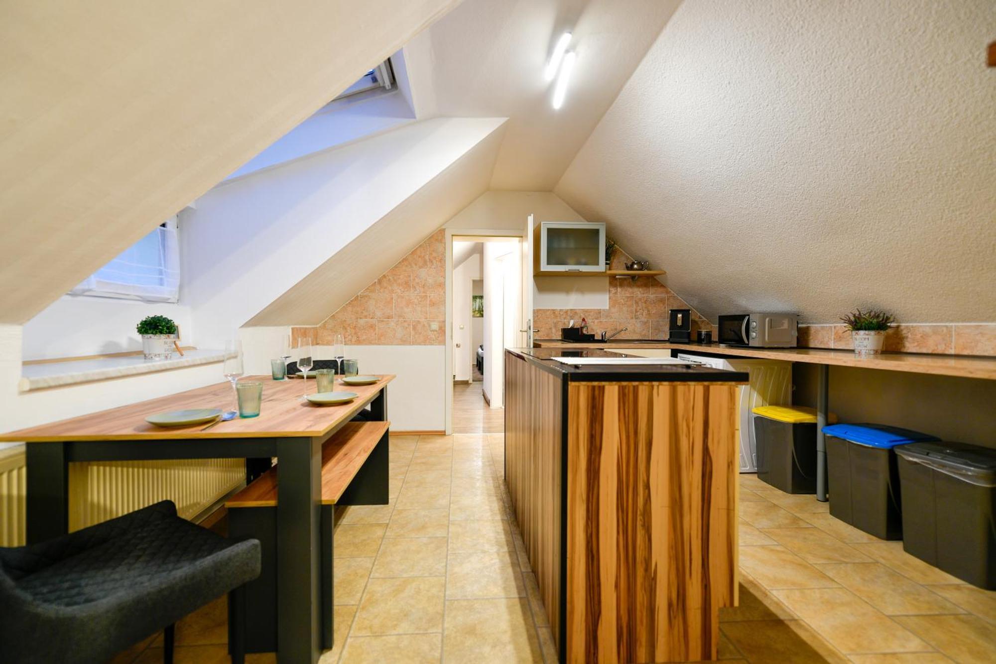 Grosses Spree Apartment, 3 Schlafzimmer Bis 10 Personen, 4X Kfz Parkplatz, Terrasse, Waschtrockner, Wlan, Netflix 콧부스 외부 사진