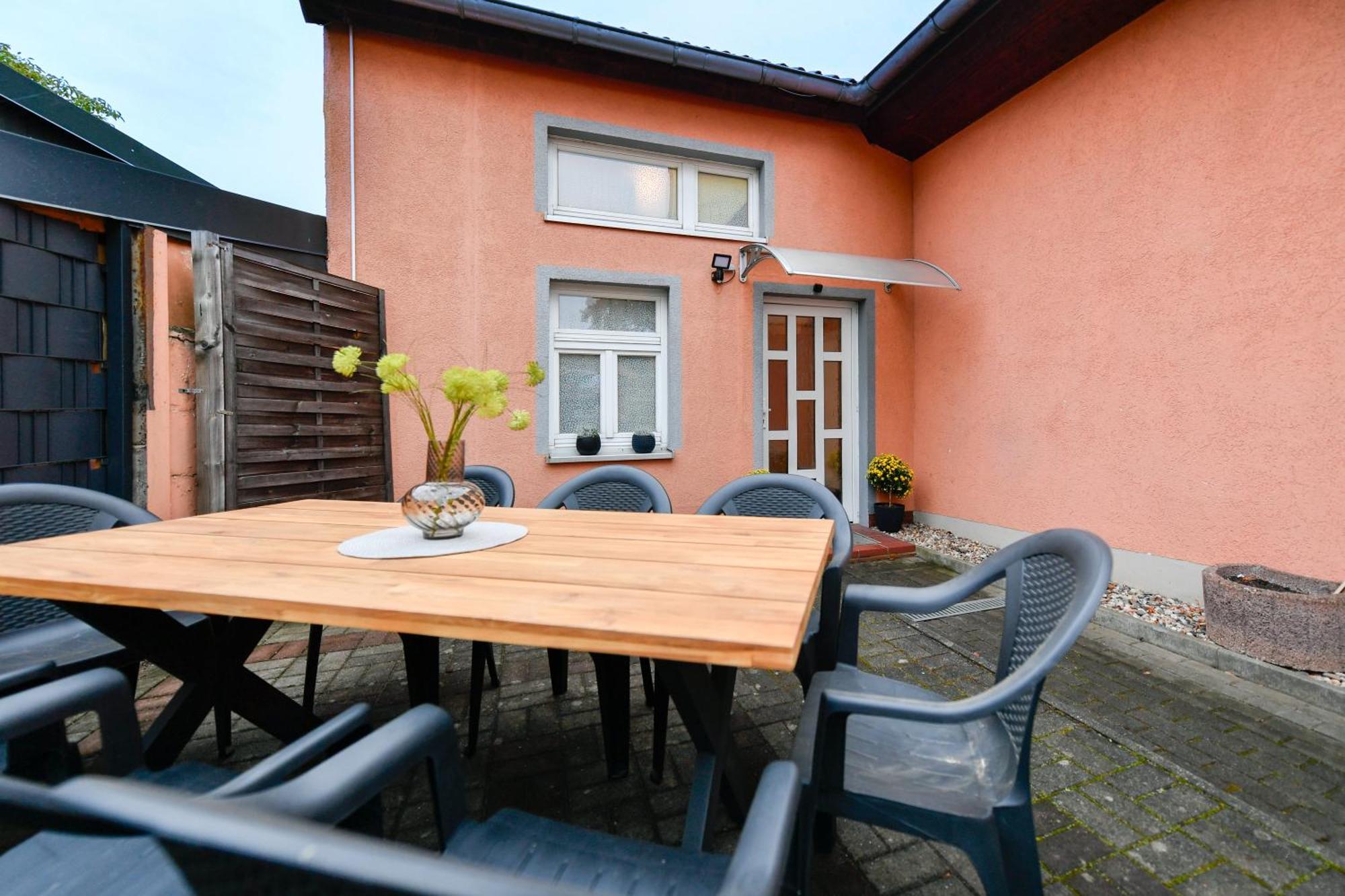 Grosses Spree Apartment, 3 Schlafzimmer Bis 10 Personen, 4X Kfz Parkplatz, Terrasse, Waschtrockner, Wlan, Netflix 콧부스 외부 사진